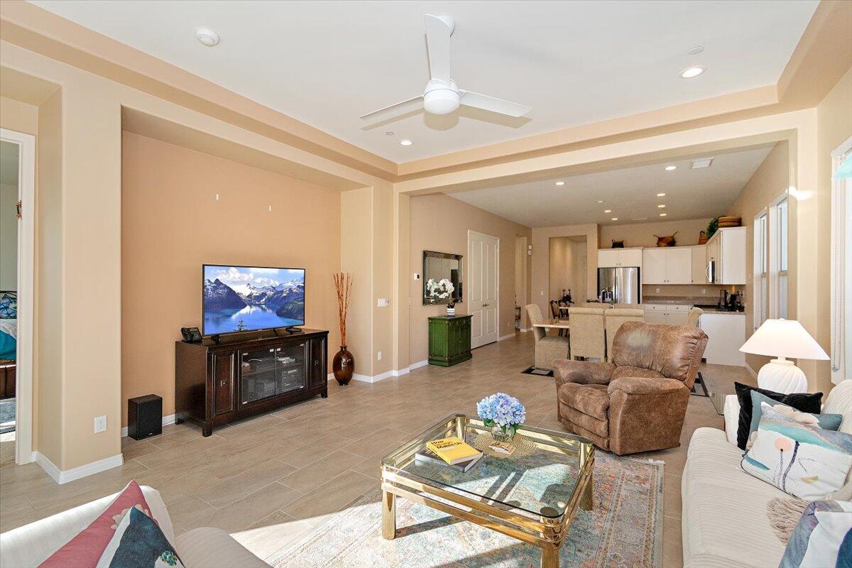21 Pinot Noir Rancho Mirage, CA 92270 - Photo 6 of 44 Living Room