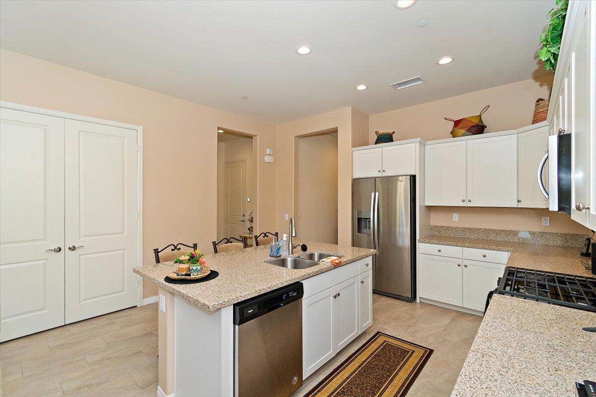 21 Pinot Noir Rancho Mirage, CA 92270 - Photo 9 of 44 Kitchen