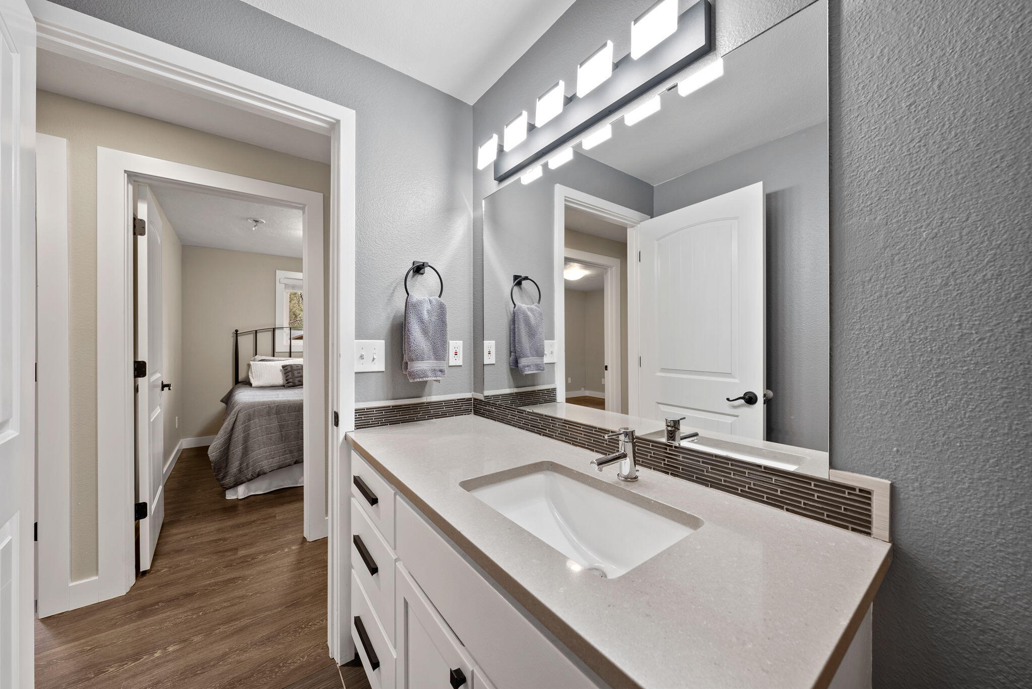20380 Tailblock Road Bend, OR 97702 - Photo 19 of 32 Bathroom Two