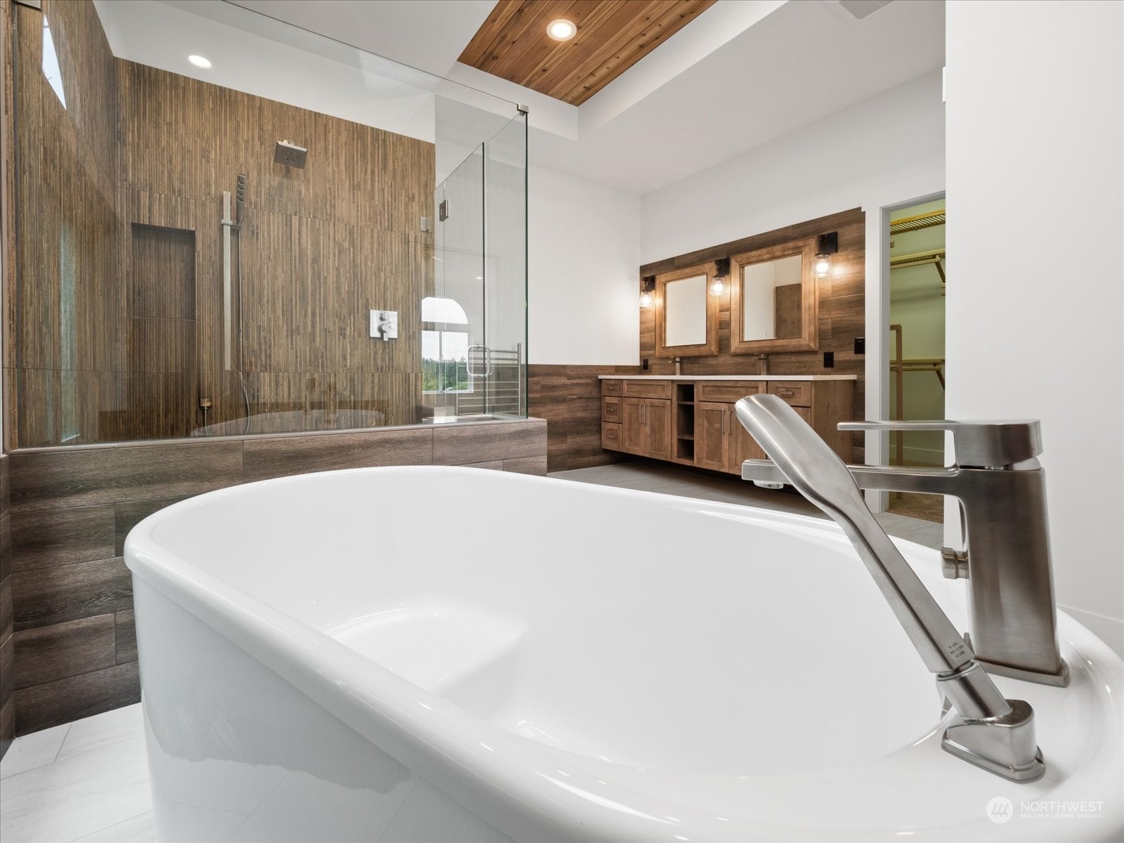 4191 Islander Way Anacortes, WA 98221 - Photo 17 of 40 a bathroom with a tub sink and mirror
