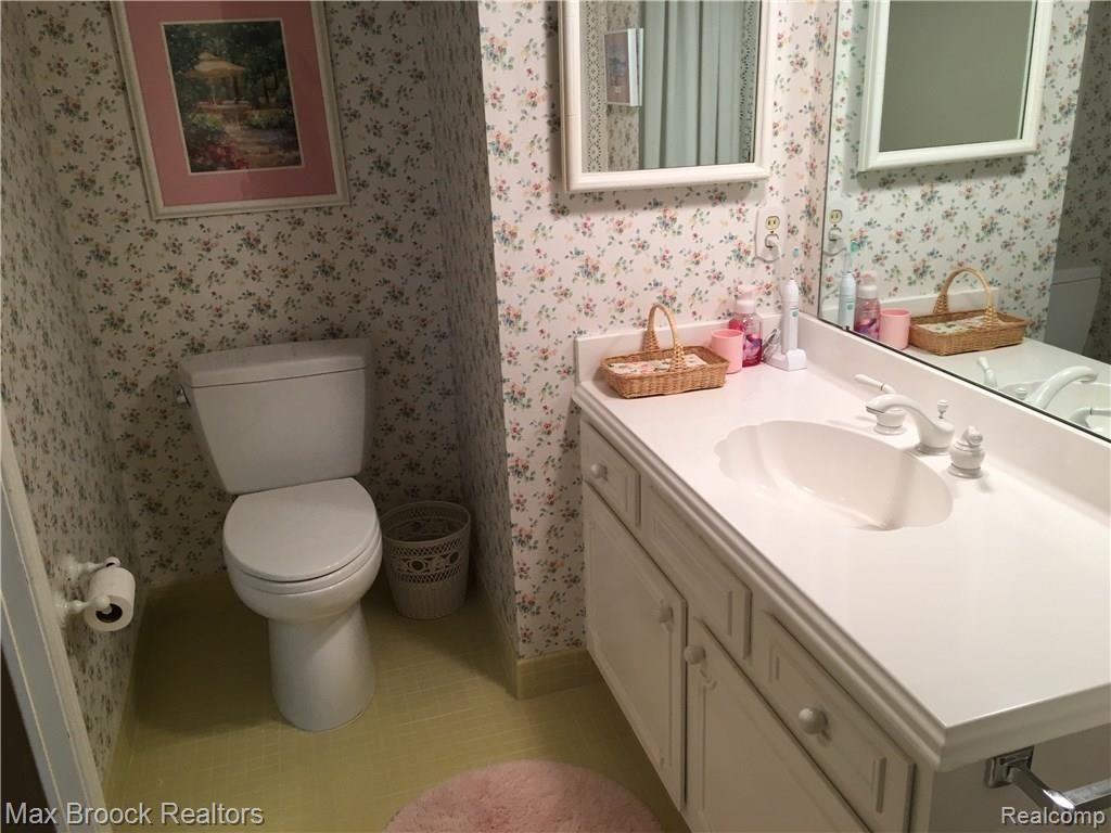 1750 Tiverton Road Bloomfield Hills, MI 48304 - Photo 10 of 32