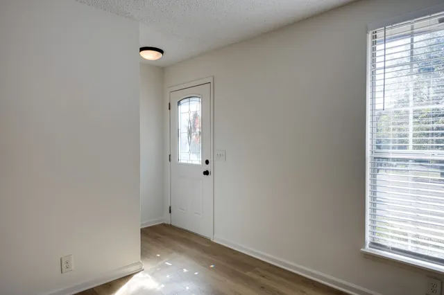 a view of empty room with window