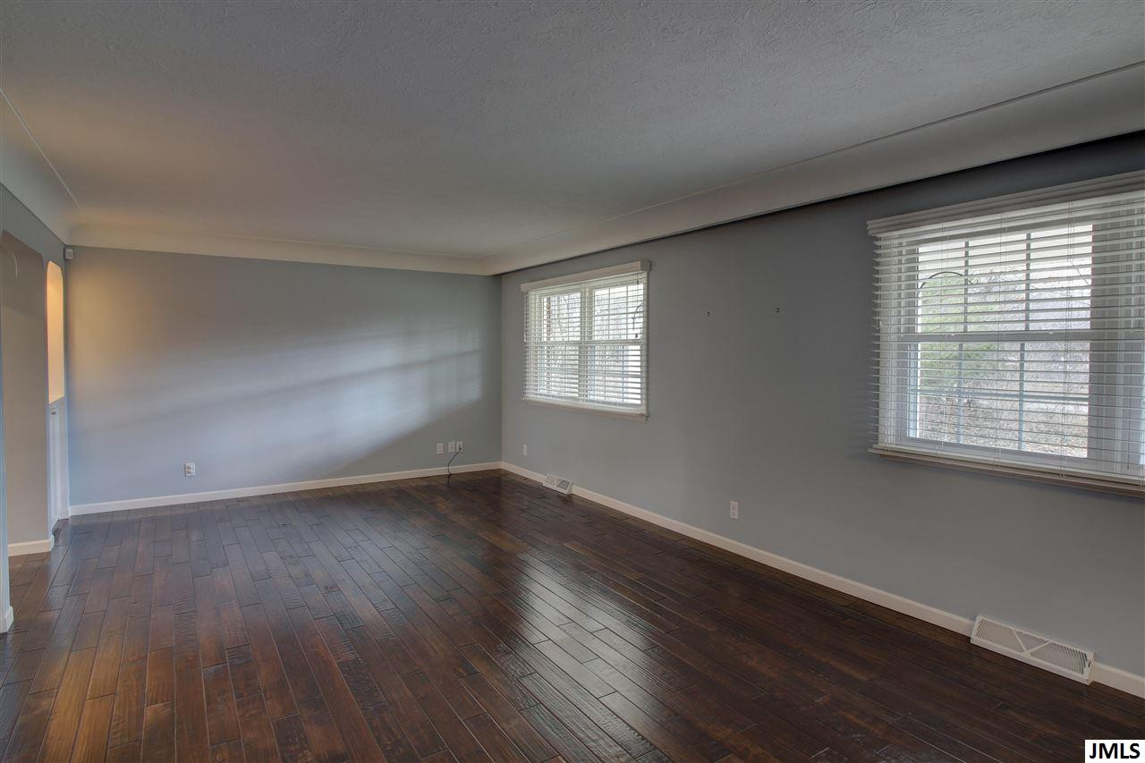 1724 Maybrook Road Jackson, MI 49203 - Photo 4 of 36 Photo 4