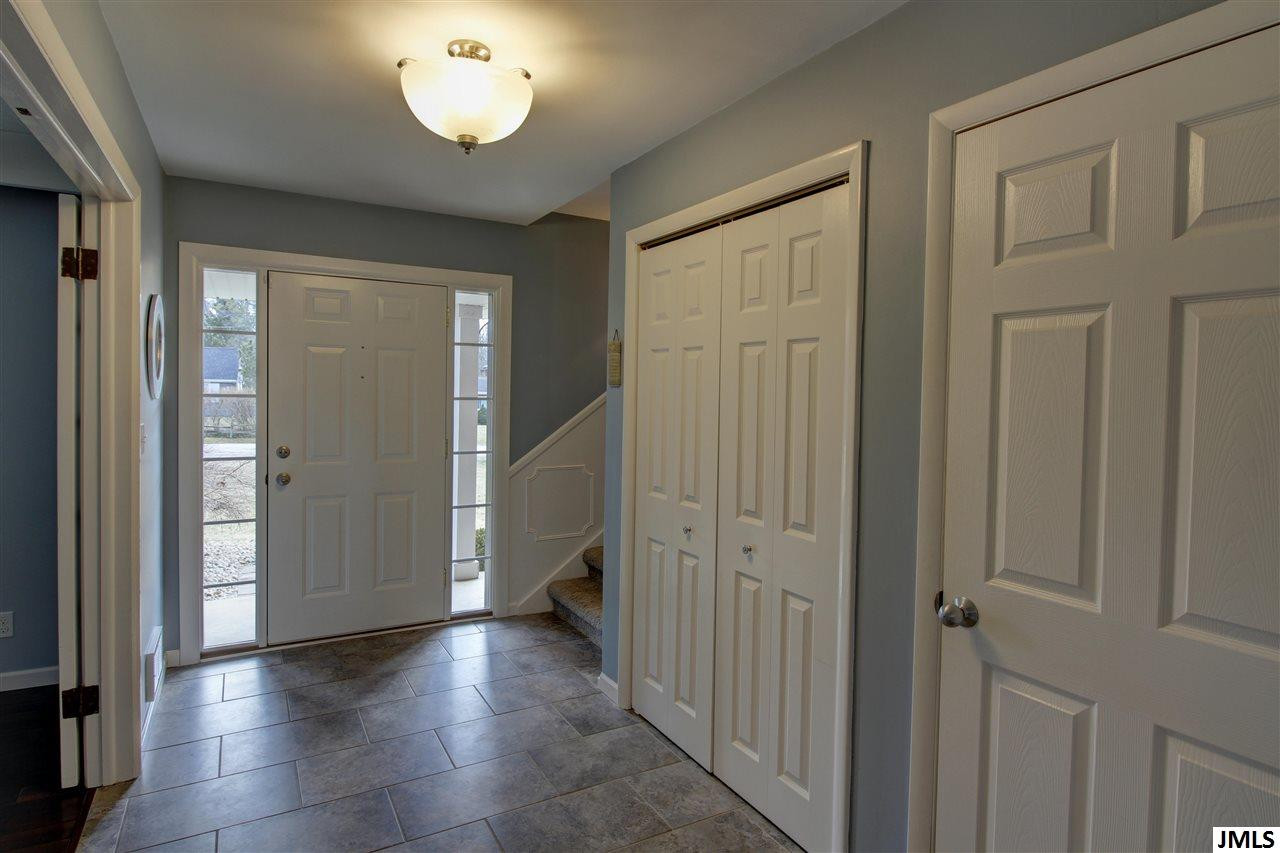 1724 Maybrook Road Jackson, MI 49203 - Photo 7 of 36 Photo 7
