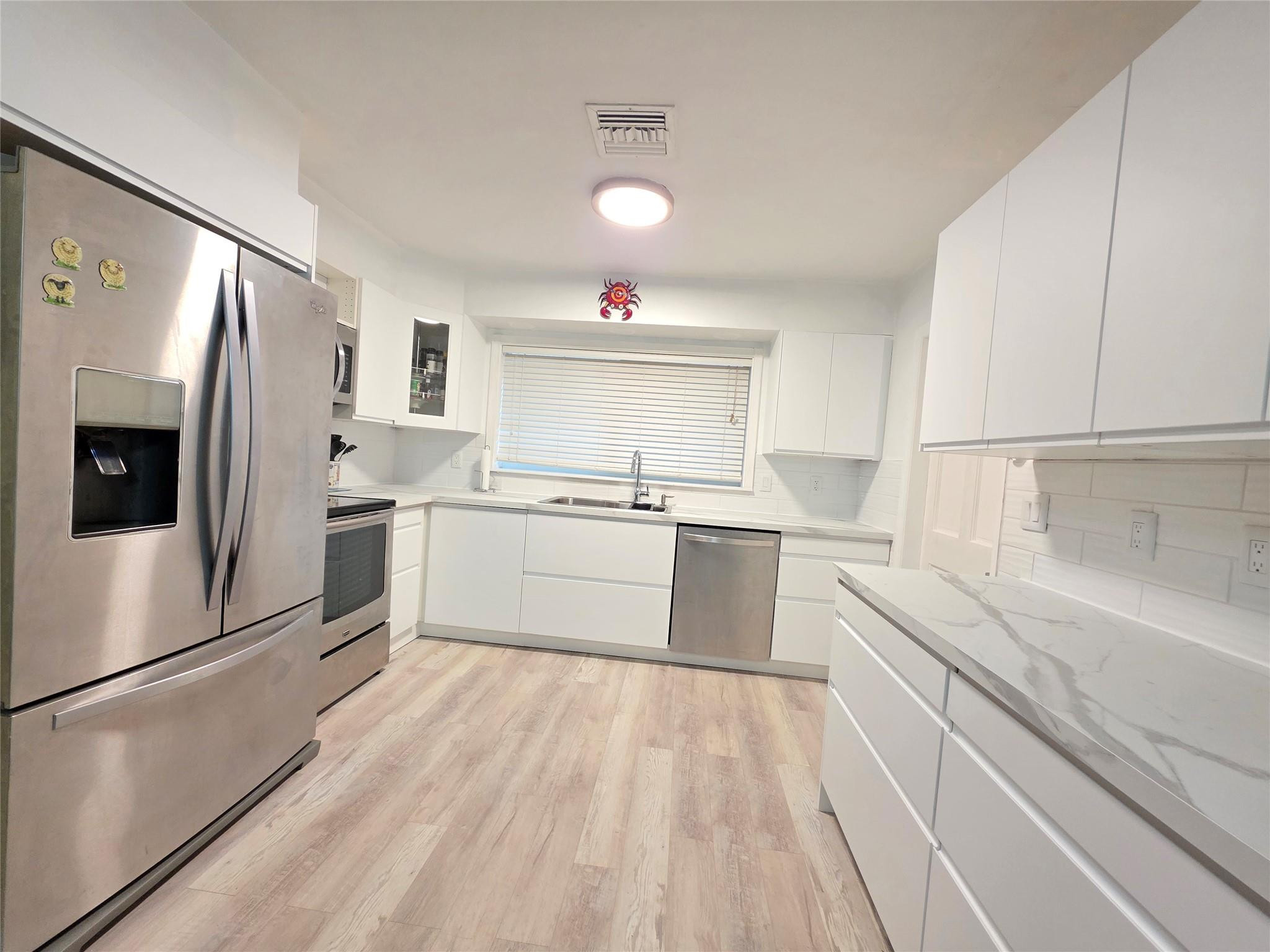 2585 Southeast 3rd Street Pompano Beach, FL 33062 - Photo 12 of 71 Photo 12