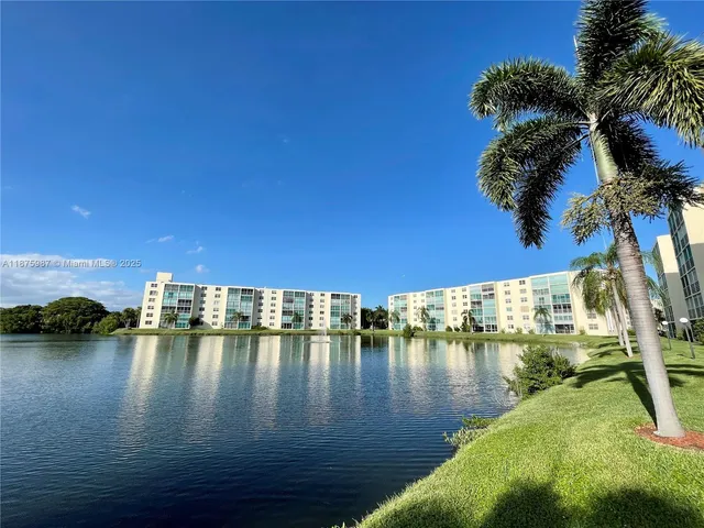 $2,100 | 131 Southeast 3rd Avenue, Unit 305, Dania Beach, FL 33004