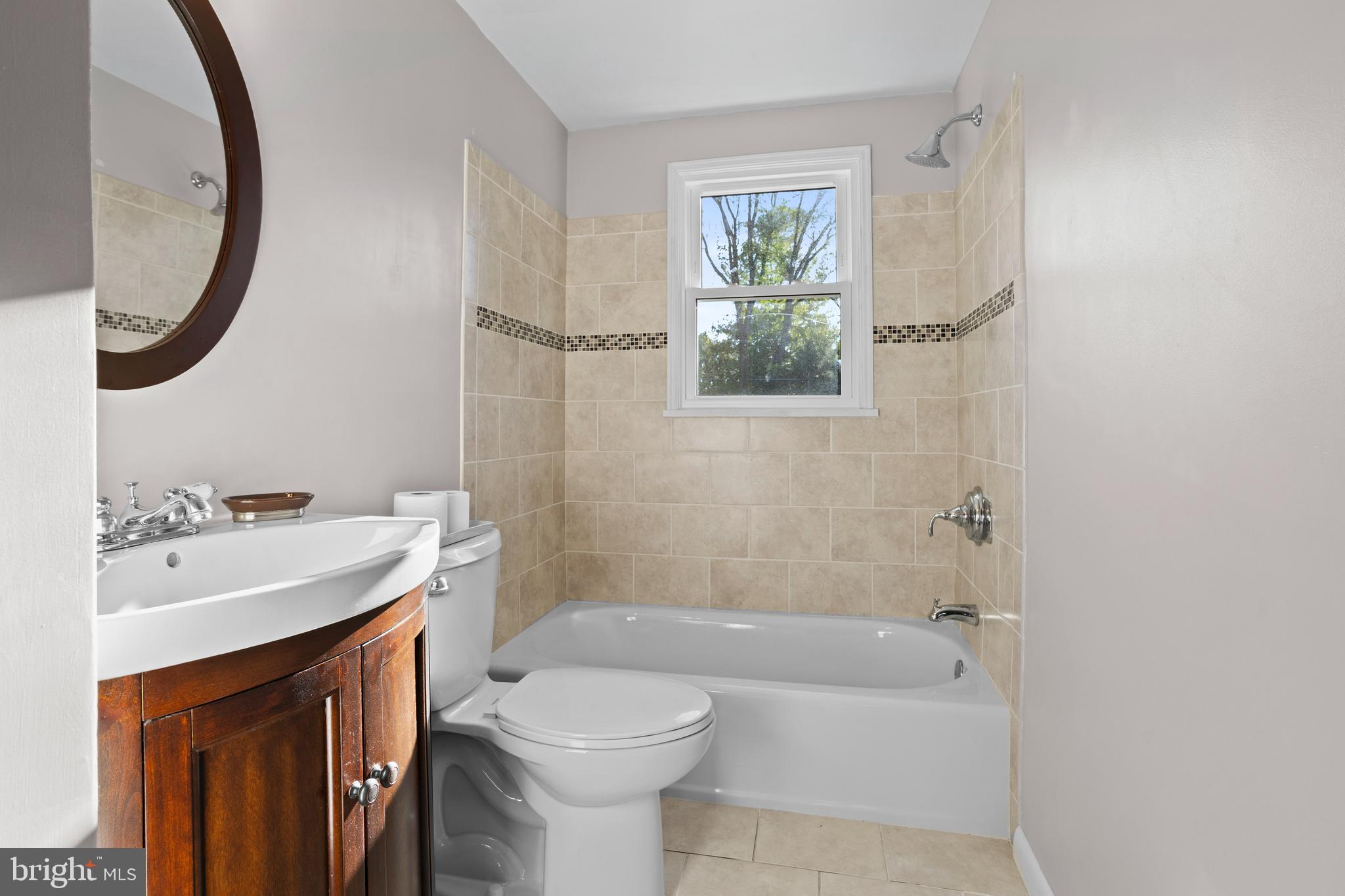 18 Cobblestone Lane Aston, PA 19014 - Photo 31 of 36 Hall Bath