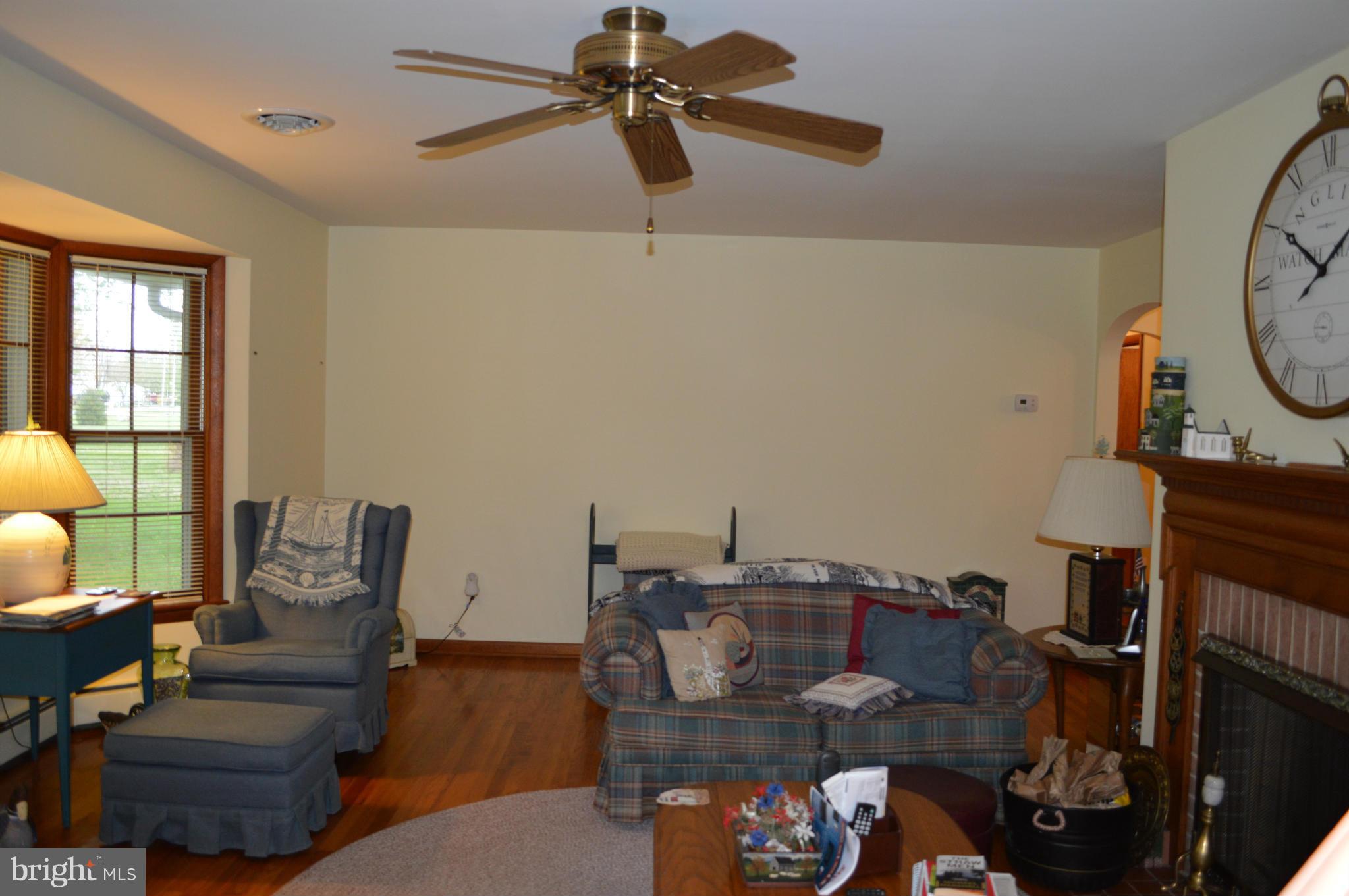 6394 Neavitt Manor Road Neavitt, MD 21652 - Photo 4 of 16 Living Room