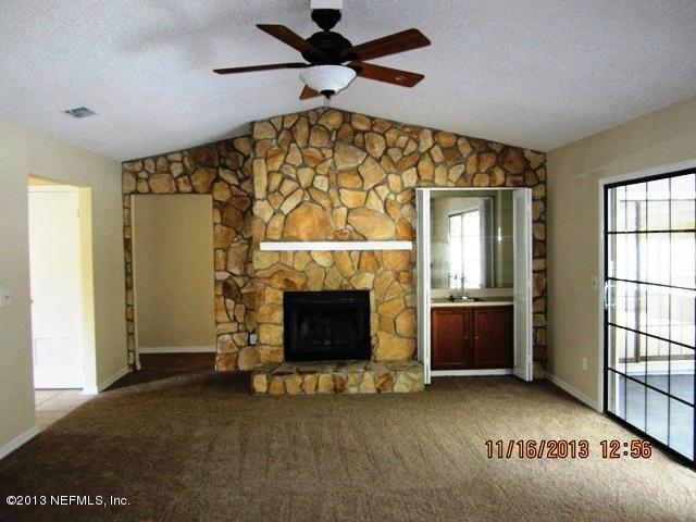 8302 Staghorn Road Jacksonville, FL 32244 - Photo 2 of 13 family room