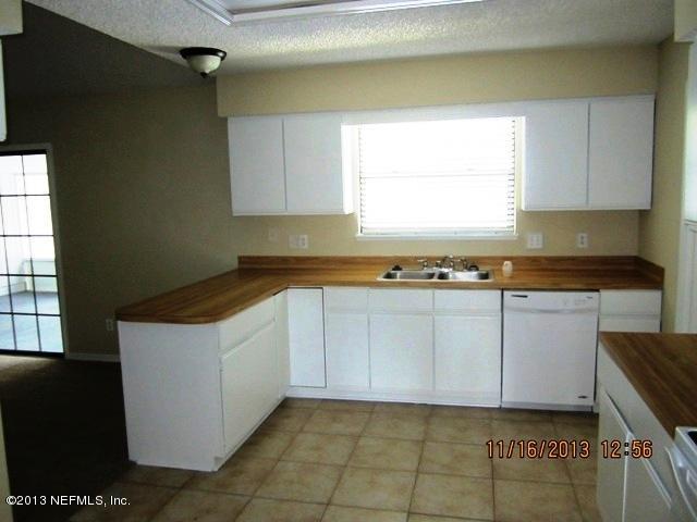 8302 Staghorn Road Jacksonville, FL 32244 - Photo 5 of 13 kitchen