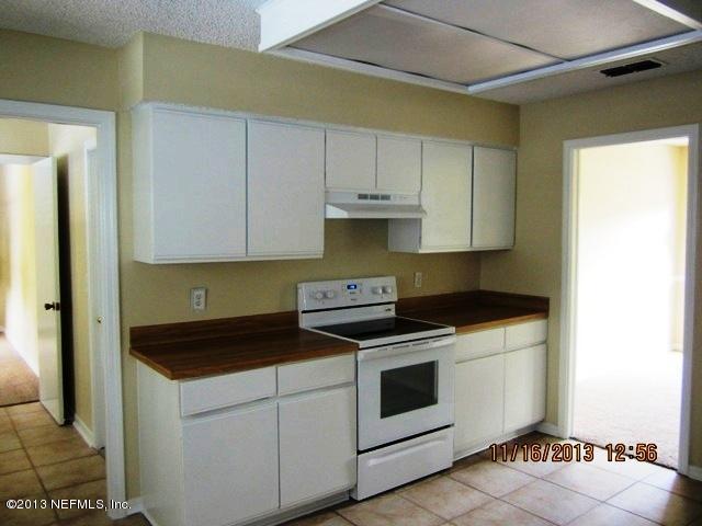 8302 Staghorn Road Jacksonville, FL 32244 - Photo 6 of 13 kitchen (reverse angle)