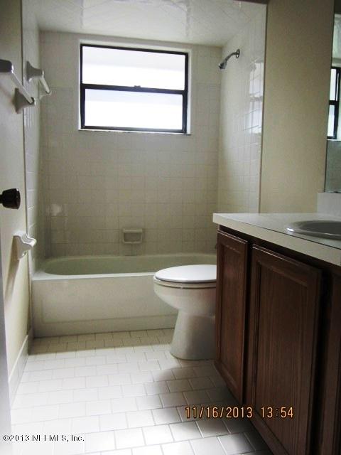 8302 Staghorn Road Jacksonville, FL 32244 - Photo 9 of 13 hall bath