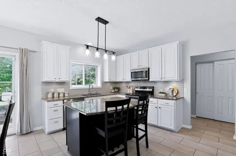 $735,000 | 8765 Lily Court, Zionsville, IN 46077