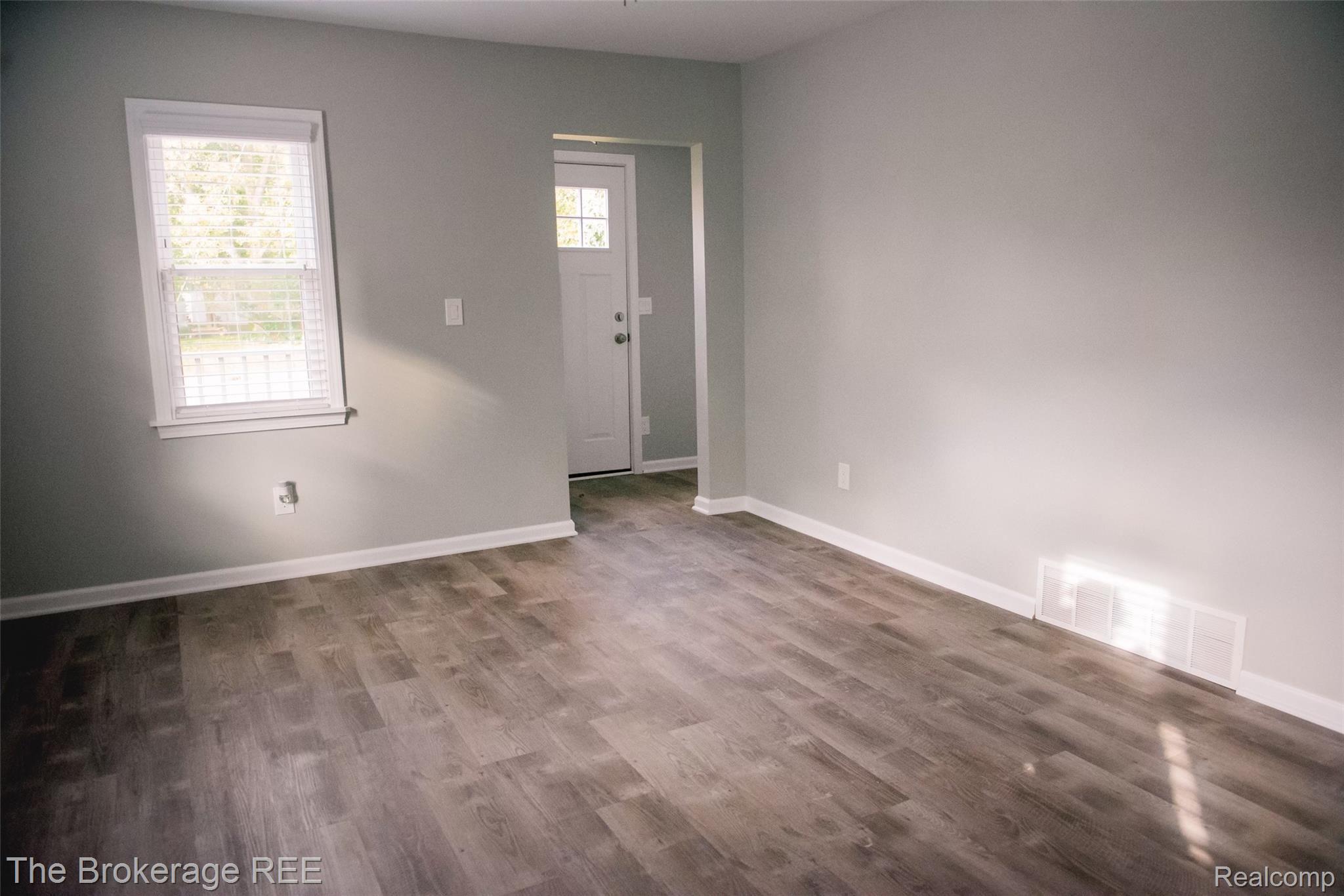 2148 East Judd Road Burton, MI 48529 - Photo 8 of 14 DSC-5859.jpg