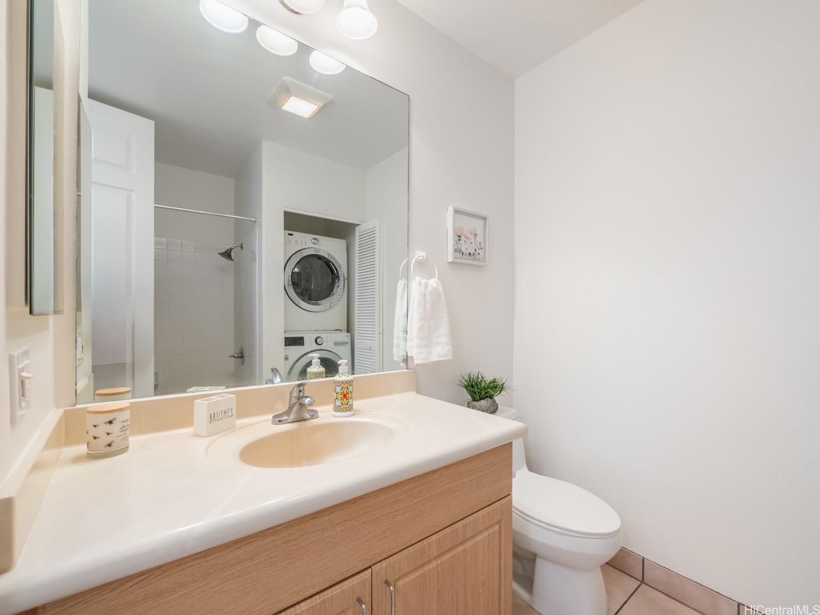 95-982 Wikao Street, Unit L203 Mililani, HI 96789 - Photo 18 of 25 a bathroom with a sink and a mirror