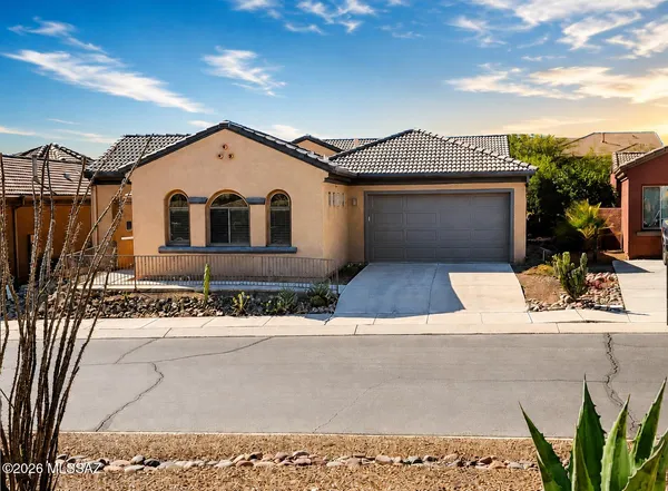 $378,900 | 2033 West Acacia Bluffs Drive, Green Valley, AZ 85622