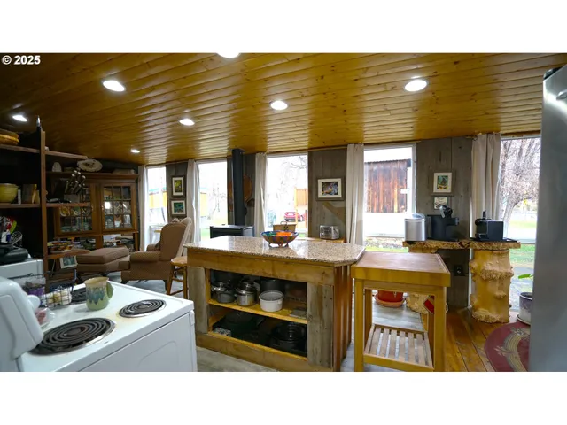 $294,000 | 150 School House Drive, Dayville, OR 97825