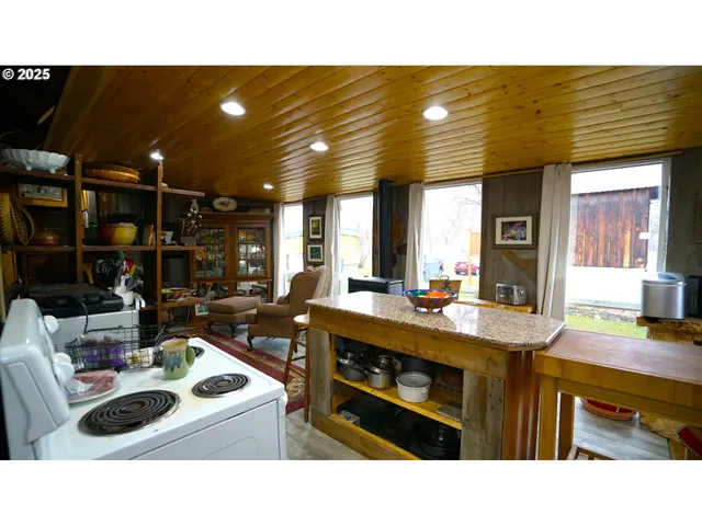 $294,000 | 150 School House Drive, Dayville, OR 97825