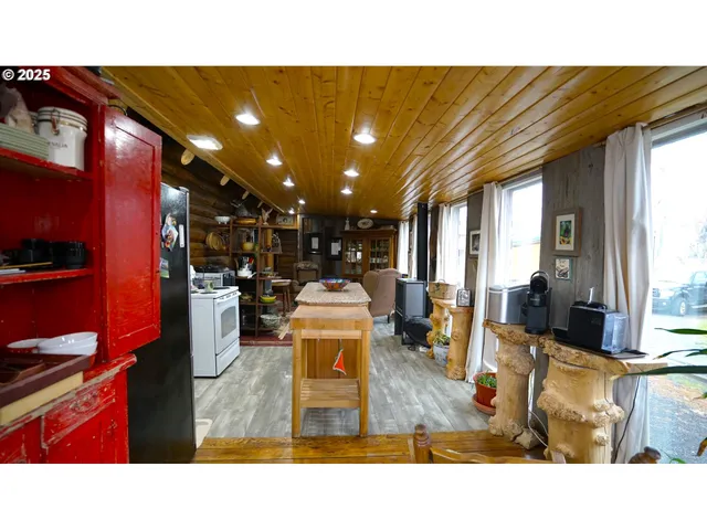 $294,000 | 150 School House Drive, Dayville, OR 97825