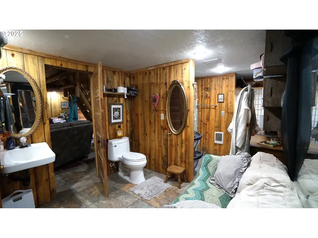 $294,000 | 150 School House Drive, Dayville, OR 97825