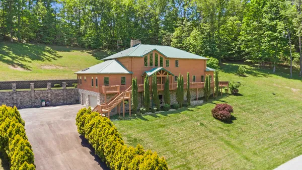 $799,500 | 2860 Oakwood Court, Flatwoods, KY 41139