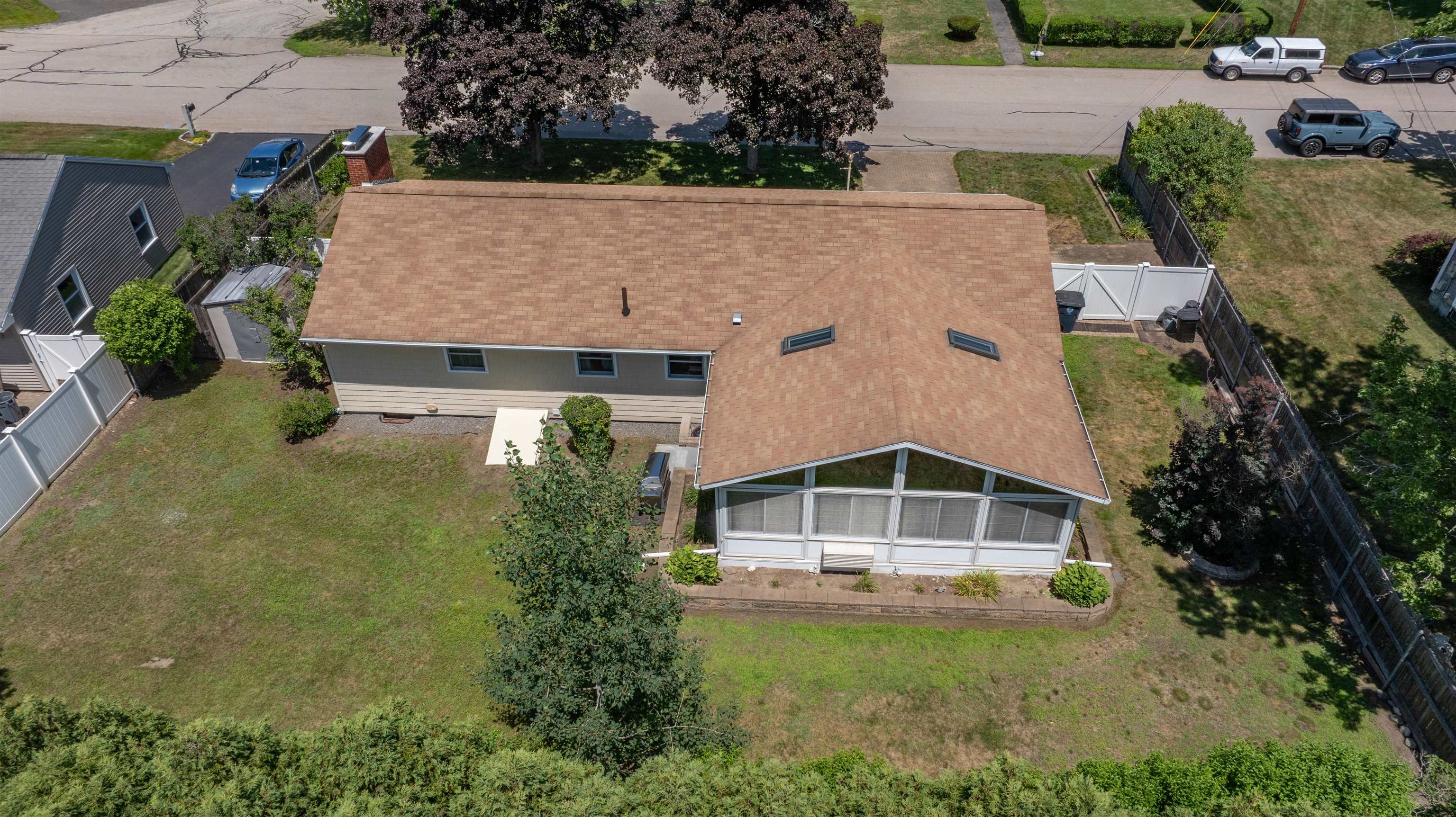 6 Aztec Road Nashua, NH 03063 - Photo 3 of 29