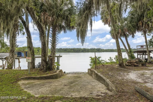a view of a yard with an trees
