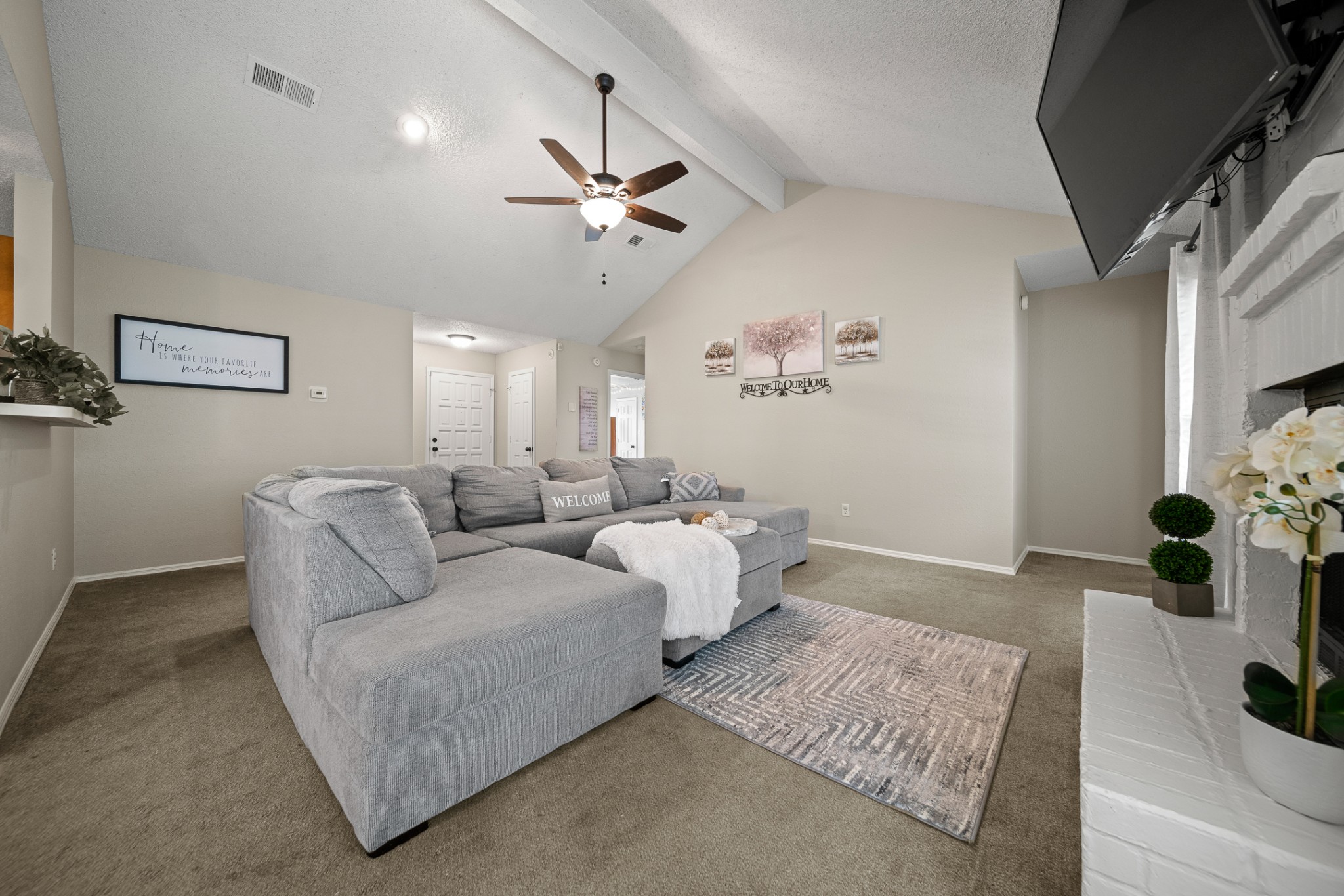 1233 Jacksons View Road Hermitage, TN 37076 - Photo 3 of 21 a living room with furniture and decor