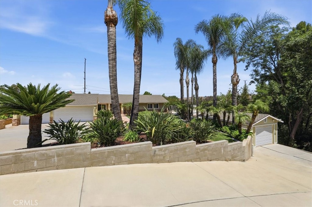 16540 Wagon Wheel Drive Riverside, CA 92506 - Photo 5 of 57