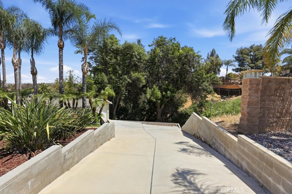16540 Wagon Wheel Drive Riverside, CA 92506 - Photo 6 of 57