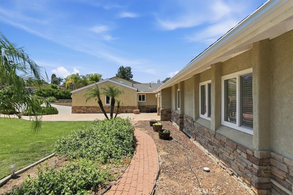 16540 Wagon Wheel Drive Riverside, CA 92506 - Photo 7 of 57