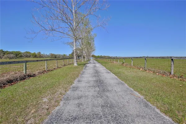 $1,200,000 | 13496 South Oakview Avenue, Floral City, FL 34436