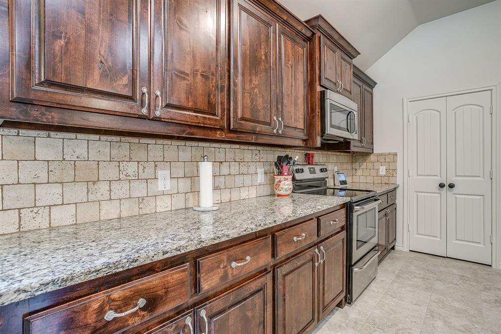 216 Lovers Path Drive Springtown, TX 76082 - Photo 8 of 31