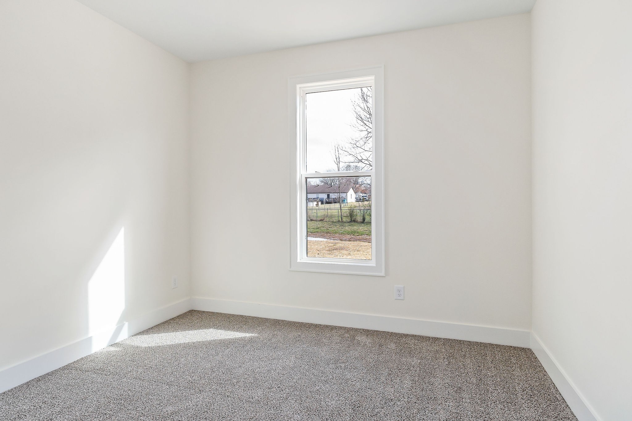 209 Brandon Drive McMinnville, TN 37110 - Photo 17 of 31 an empty room with a window