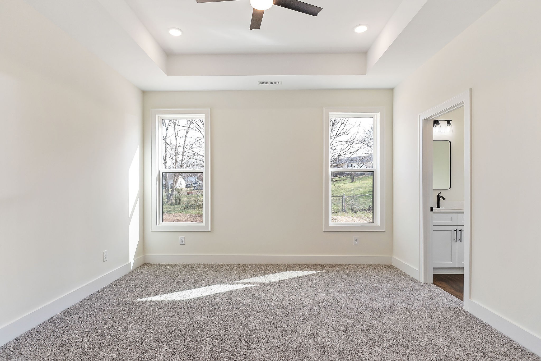 209 Brandon Drive McMinnville, TN 37110 - Photo 21 of 31 an empty room with windows and closet