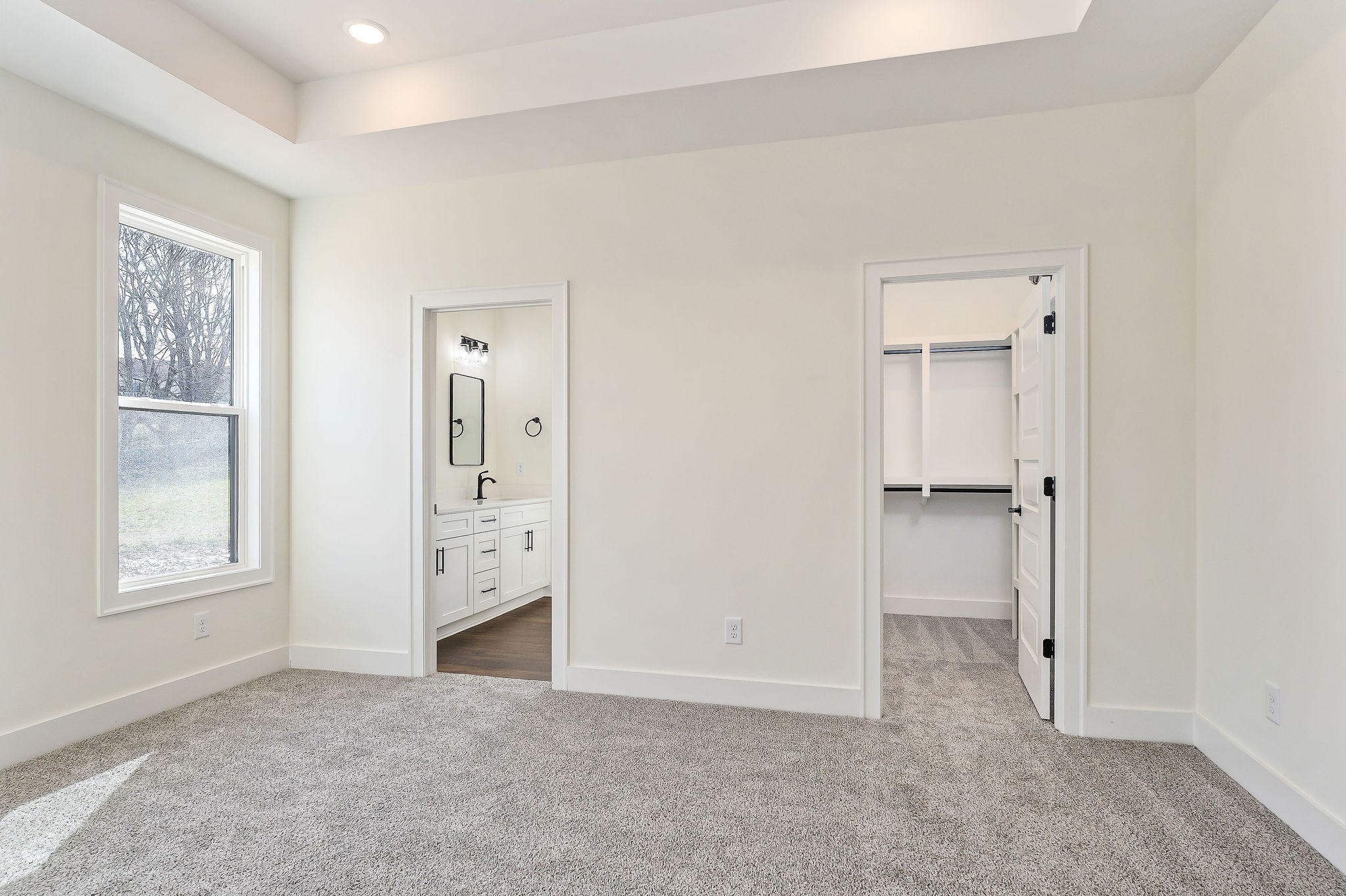 209 Brandon Drive McMinnville, TN 37110 - Photo 22 of 31 an empty room with windows and closet