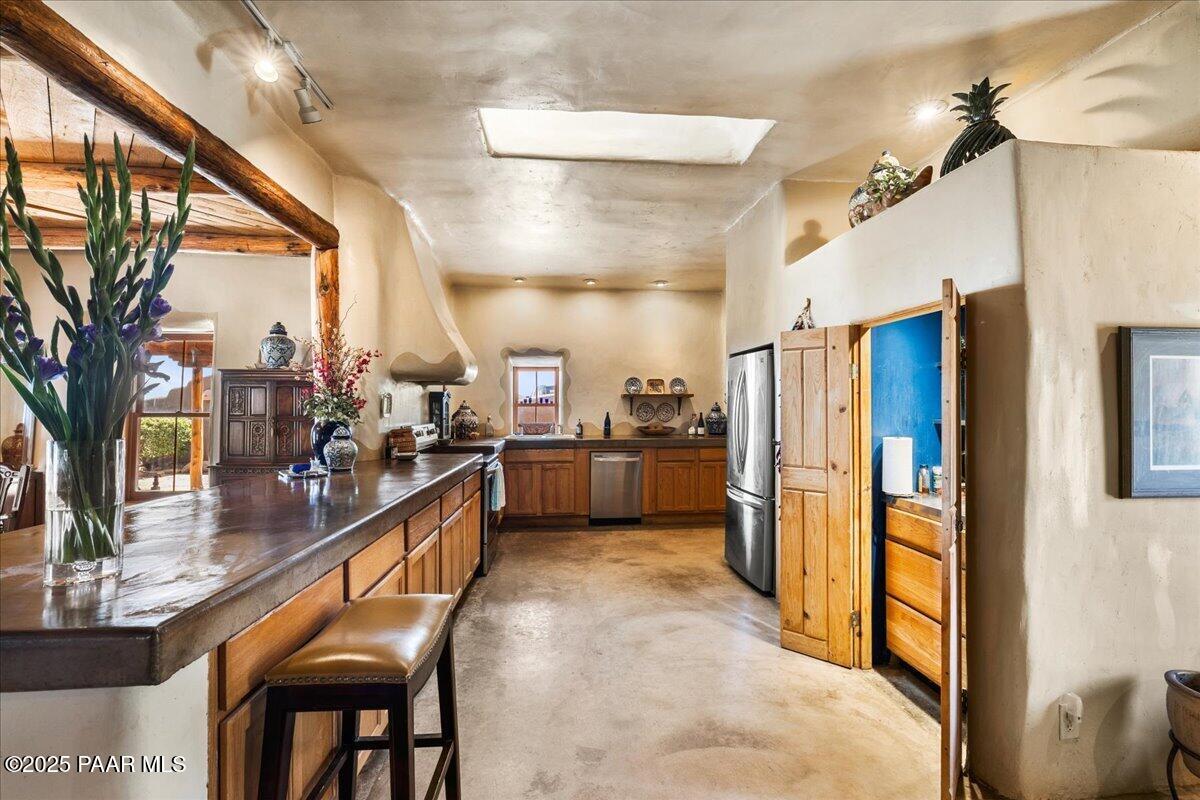 18300 Peacemaker Drive Dewey, AZ 86327 - Photo 33 of 47 a kitchen with granite countertop a refrigerator and a stove