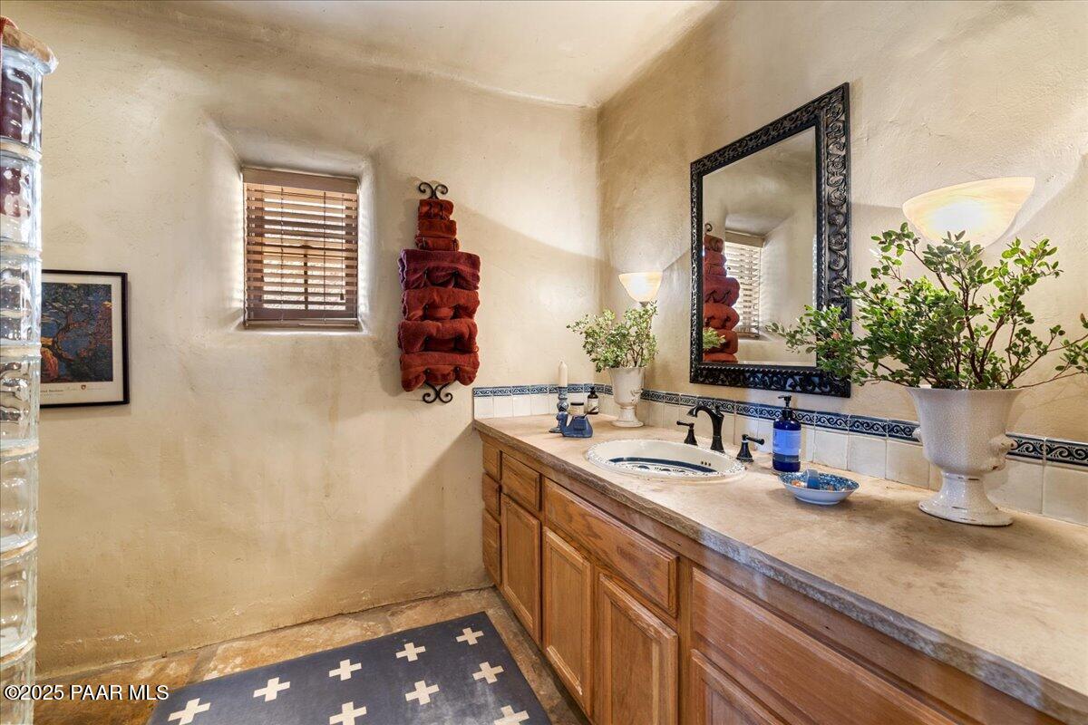 18300 Peacemaker Drive Dewey, AZ 86327 - Photo 43 of 47 38-Bathroom