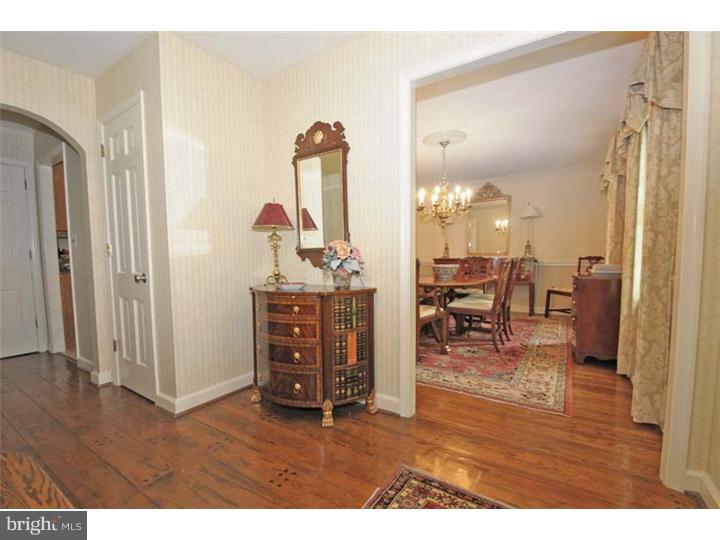 417 Leopard Road Berwyn, PA 19312 - Photo 4 of 25 Foyer
