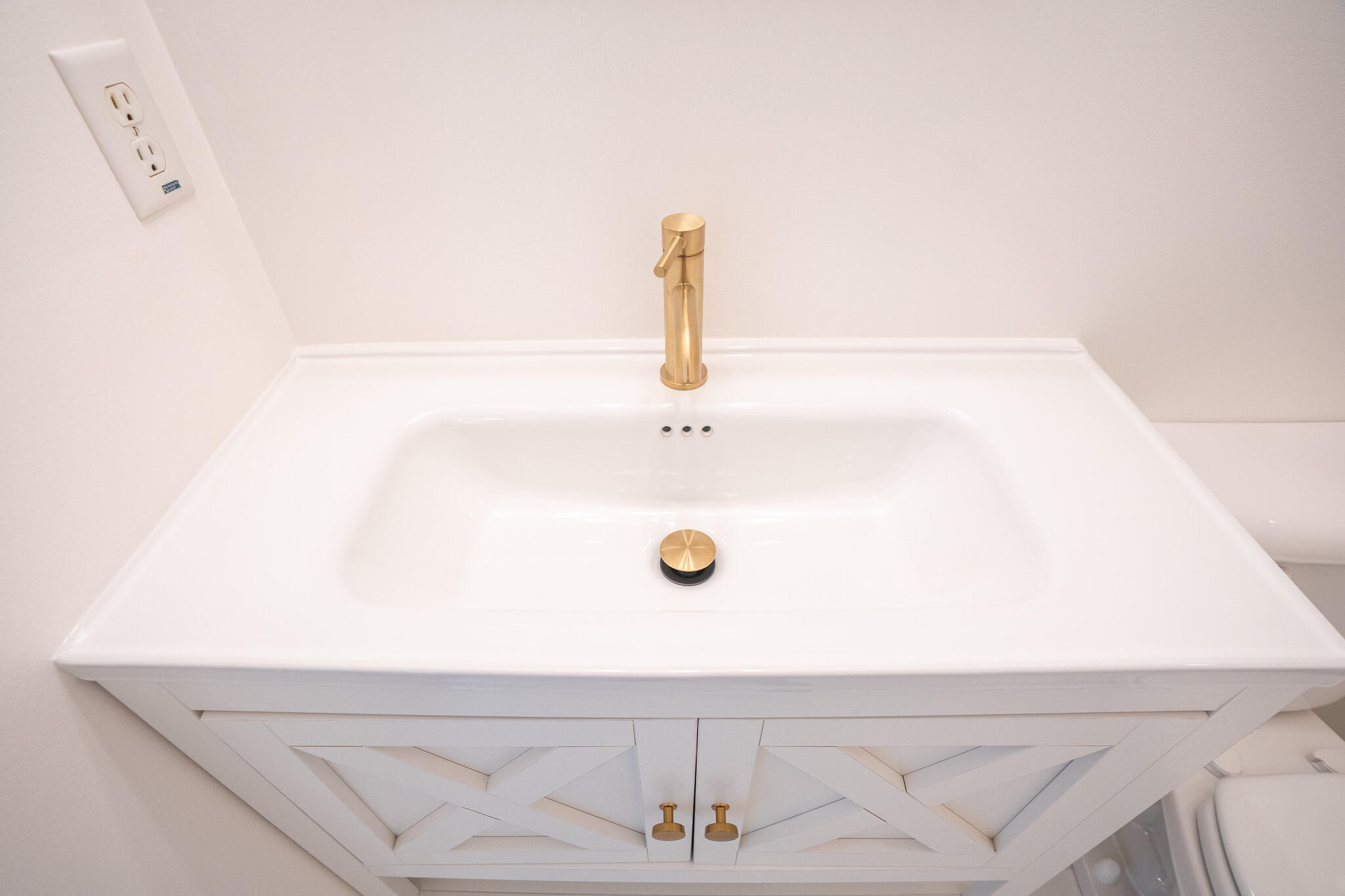 243 Cameron Street Summerville, SC 29486 - Photo 12 of 46 NEW VANITY IN UPSTAIRS 2ND BATHROOM