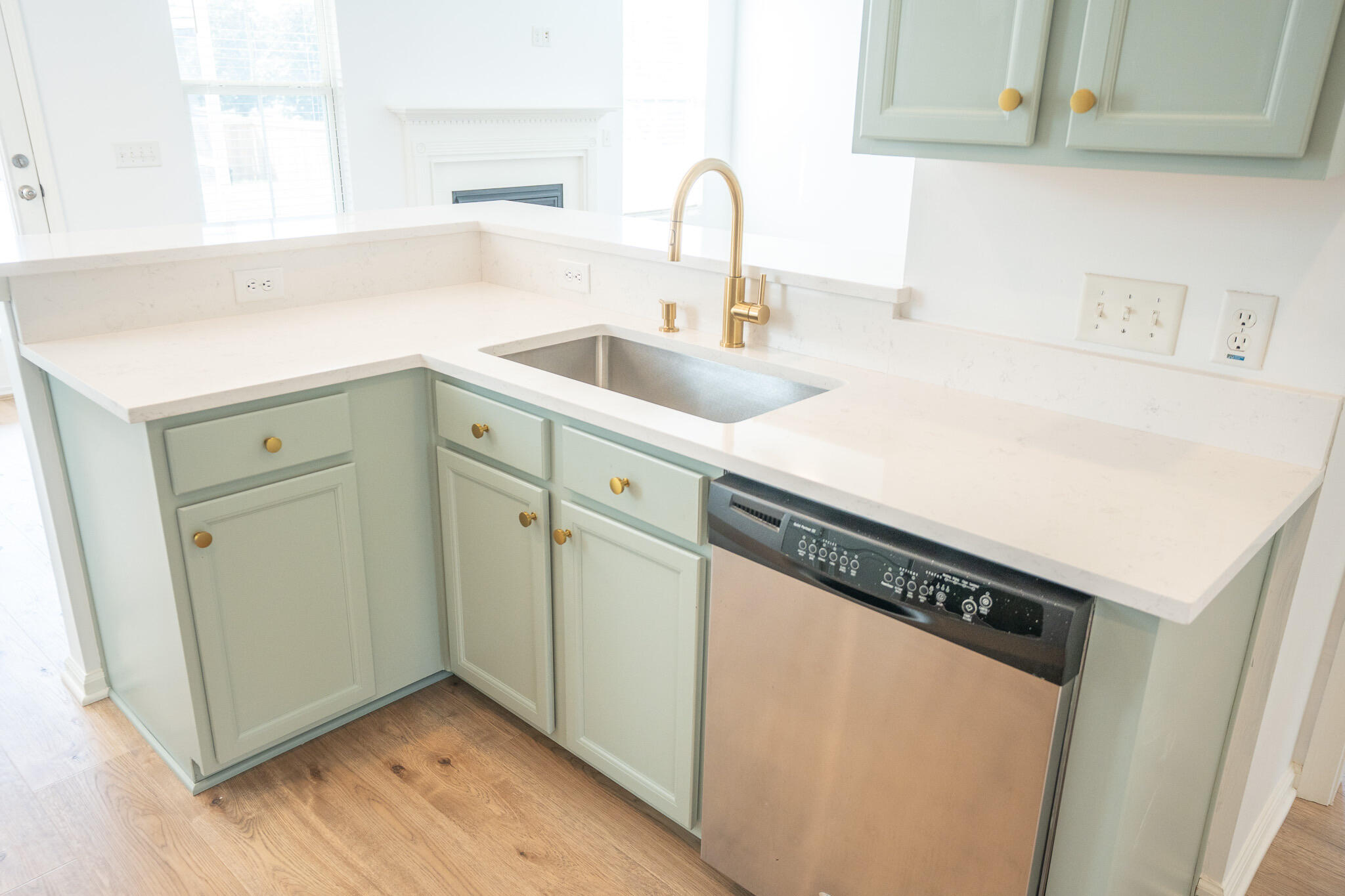 243 Cameron Street Summerville, SC 29486 - Photo 2 of 46 RENOVATED KITCHEN