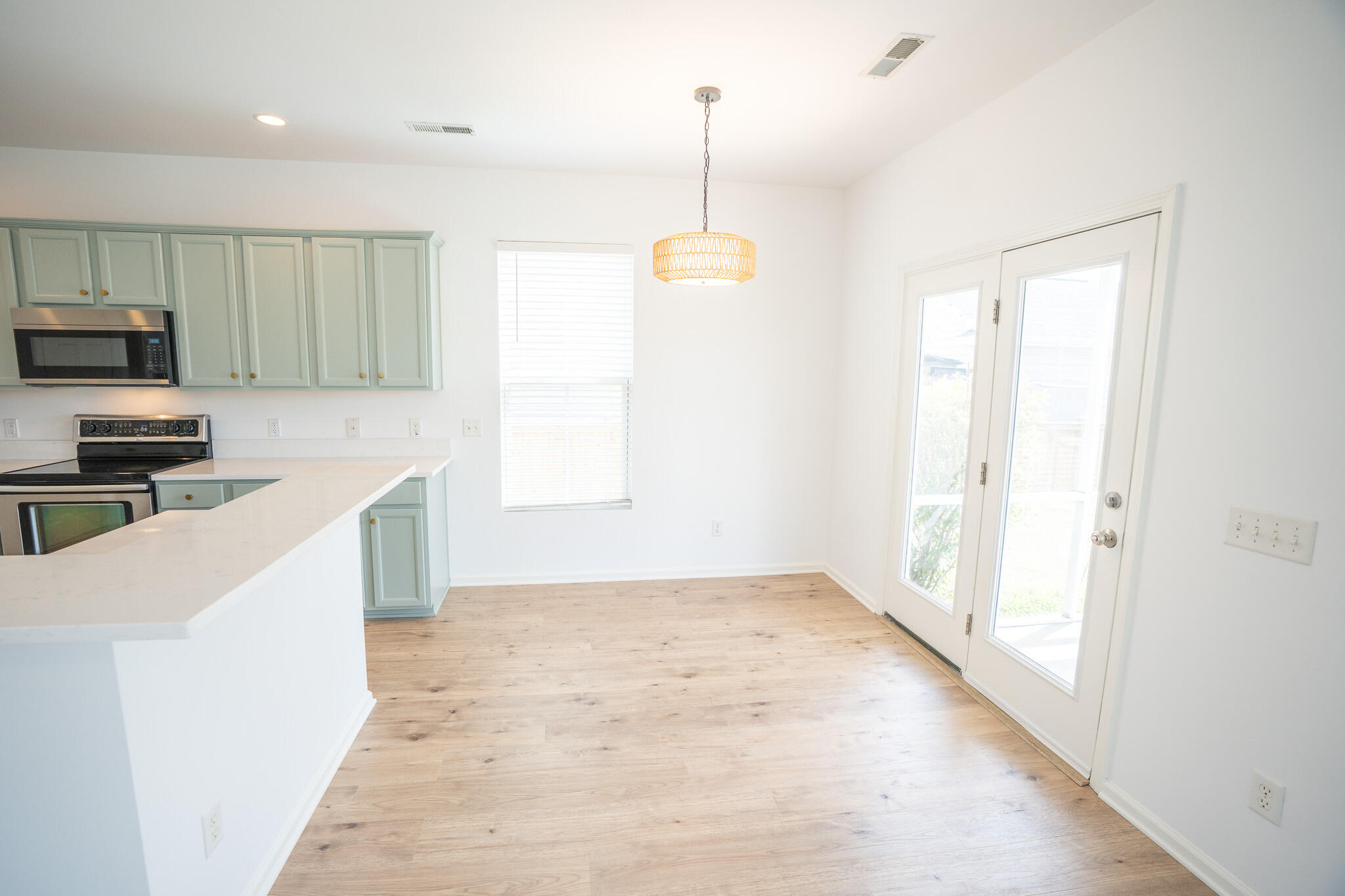 243 Cameron Street Summerville, SC 29486 - Photo 6 of 46 EAT IN AREA