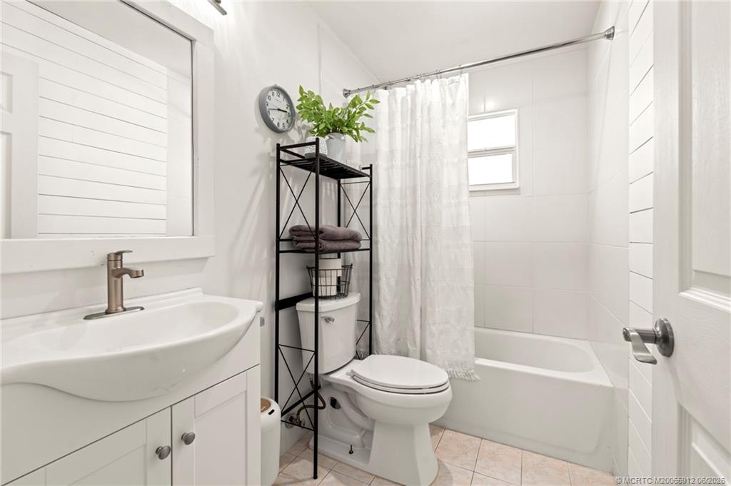4401 Southeast Satinleaf Place Stuart, FL 34997 - Photo 27 of 51 Bathroom