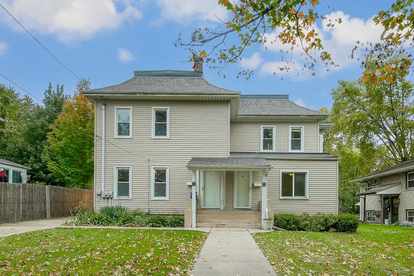 $1,900 | 814 South Jefferson Street, Lockport, IL 60441