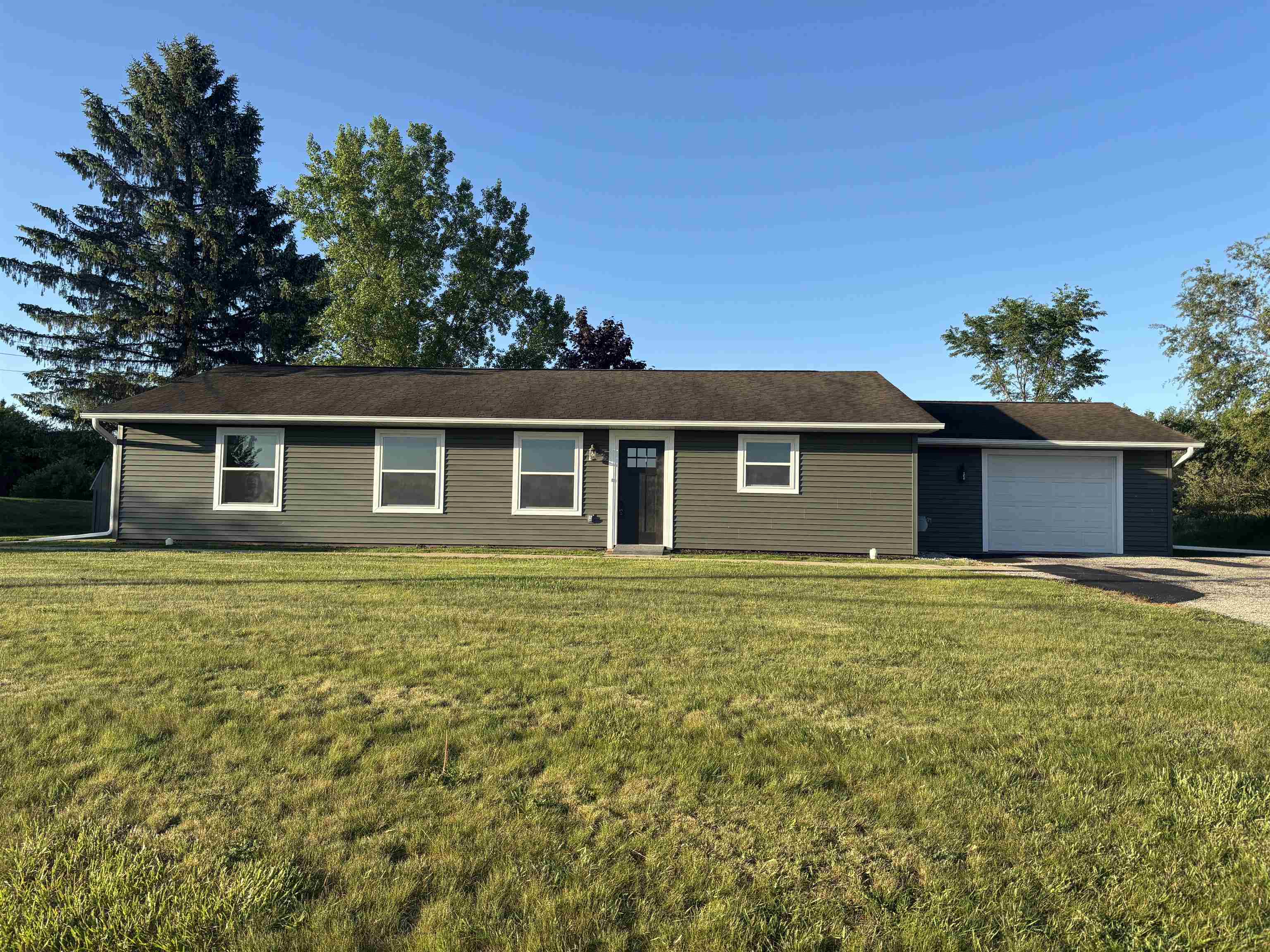 3092 East Deerfield Road Mount Pleasant, MI 48858 - Photo 1 of 32