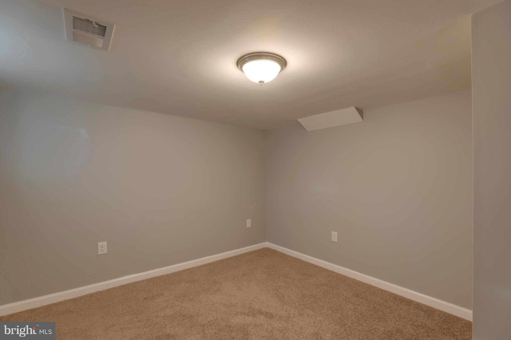 6203 Woodley Road Clinton, MD 20735 - Photo 33 of 38 a room