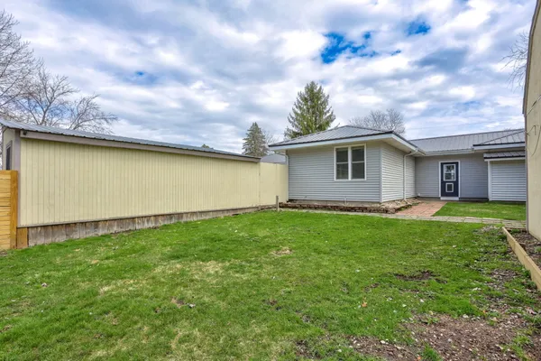 $319,999 | 505 Eaton Street, Breckenridge, MI 48615