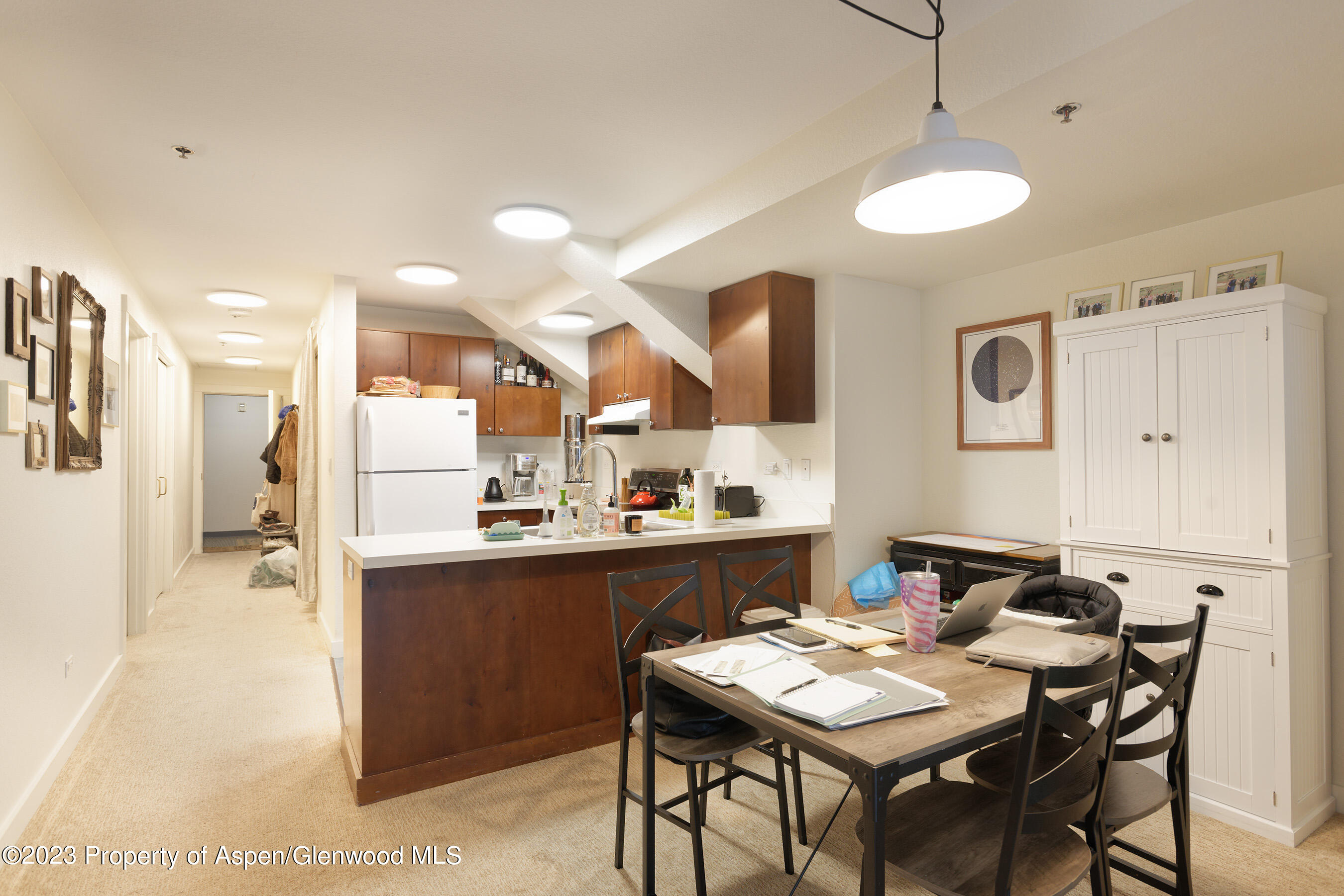 115 Boomerang Road, Unit 5401 Aspen, CO 81611 - Photo 3 of 7 a kitchen with a table and chairs in it