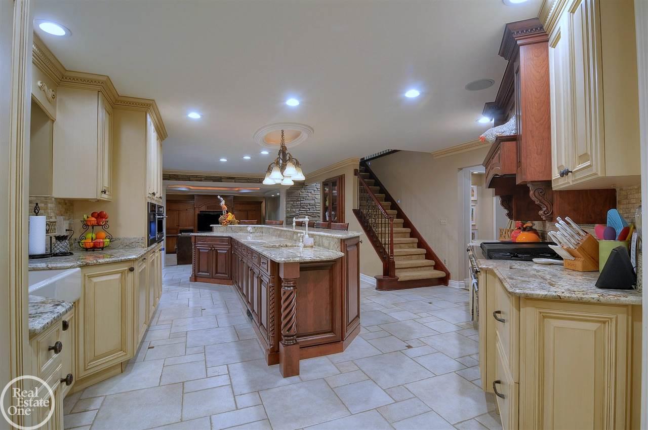 1476 Highpoint Court Rochester, MI 48306 - Photo 19 of 75