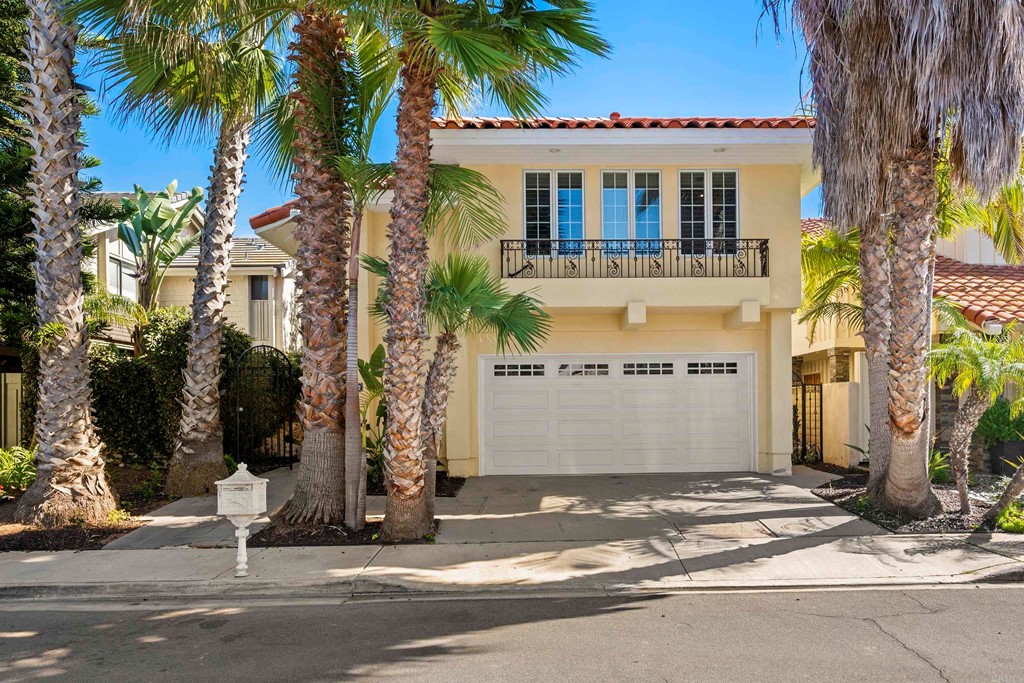 a front view of house with yard